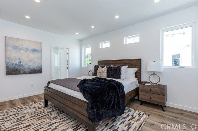 Foto del edificio - 5655 Hazeltine Ave