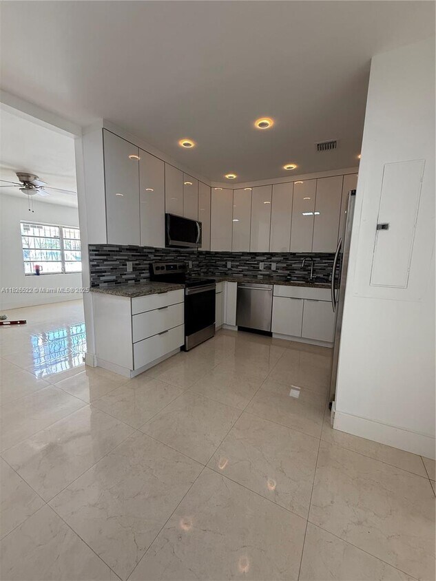 Foto principal - 7140 SW 4th St