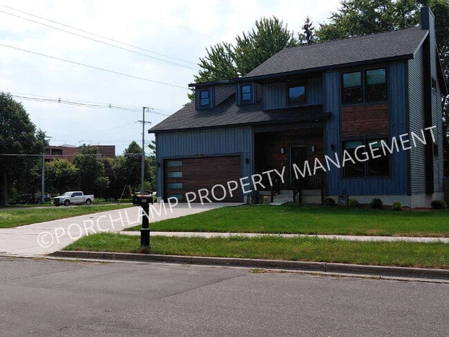 Building Photo - 1034 Arlington Ave