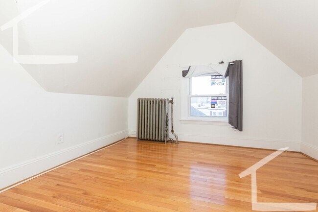 Building Photo - Great Student Friendly Apt near Allston!  ...