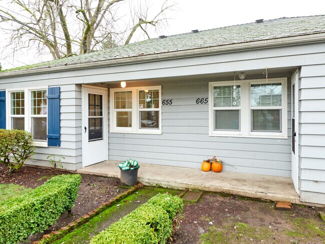 Building Photo - 655 McNary Ave NW