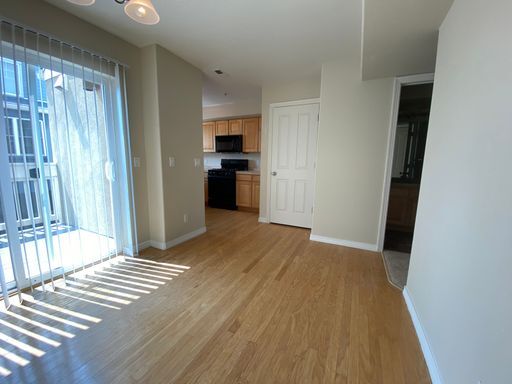 Building Photo - Renovated 2 Bedroom 2.5 Bathroom Condo in ...