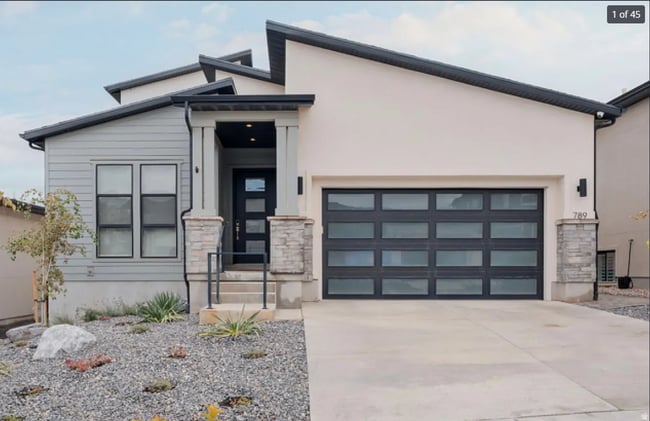 Building Photo - Stunning 5-bedroom, 4.5-bath home