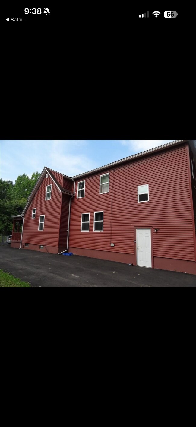 Parking - 298 Bernard St