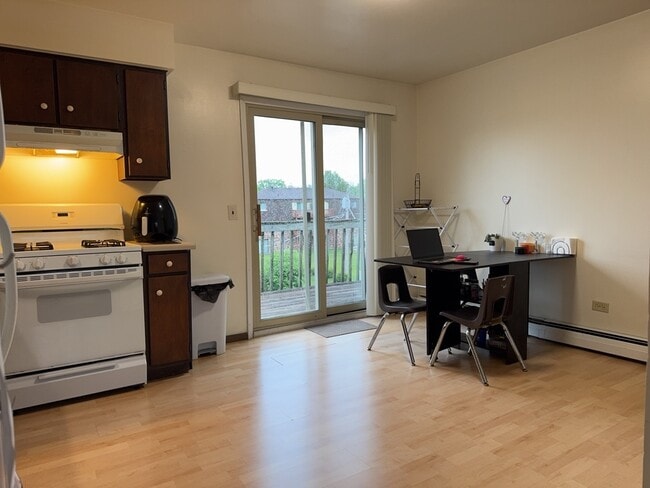 Building Photo - 1253 Getzelman Dr