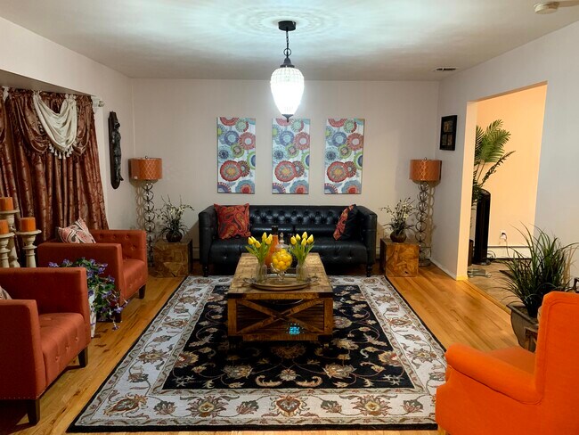 Living or bedroom - 1116 Waverly Ave
