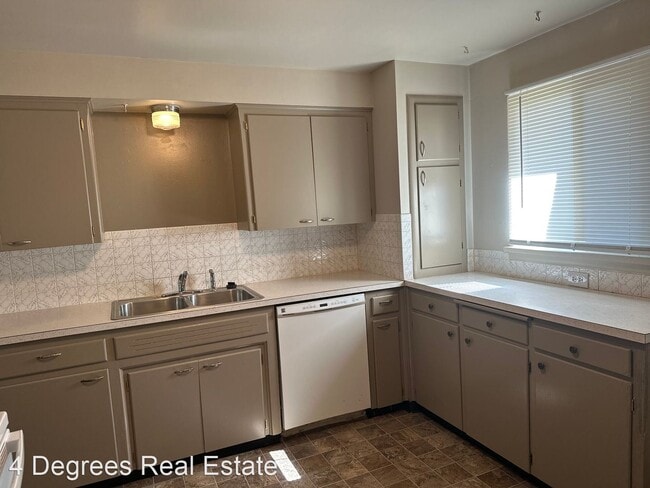 Building Photo - 4 br, 2 bath House - 1522 N Lacey St
