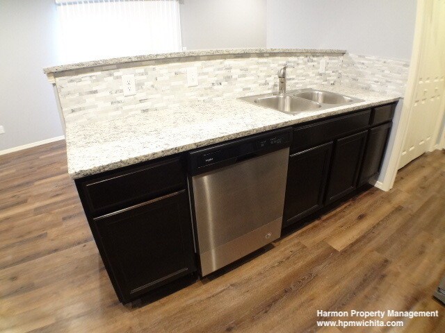 Foto del edificio - Newer 3 Bed 2 Bath Duplex Unit Near Meridi...