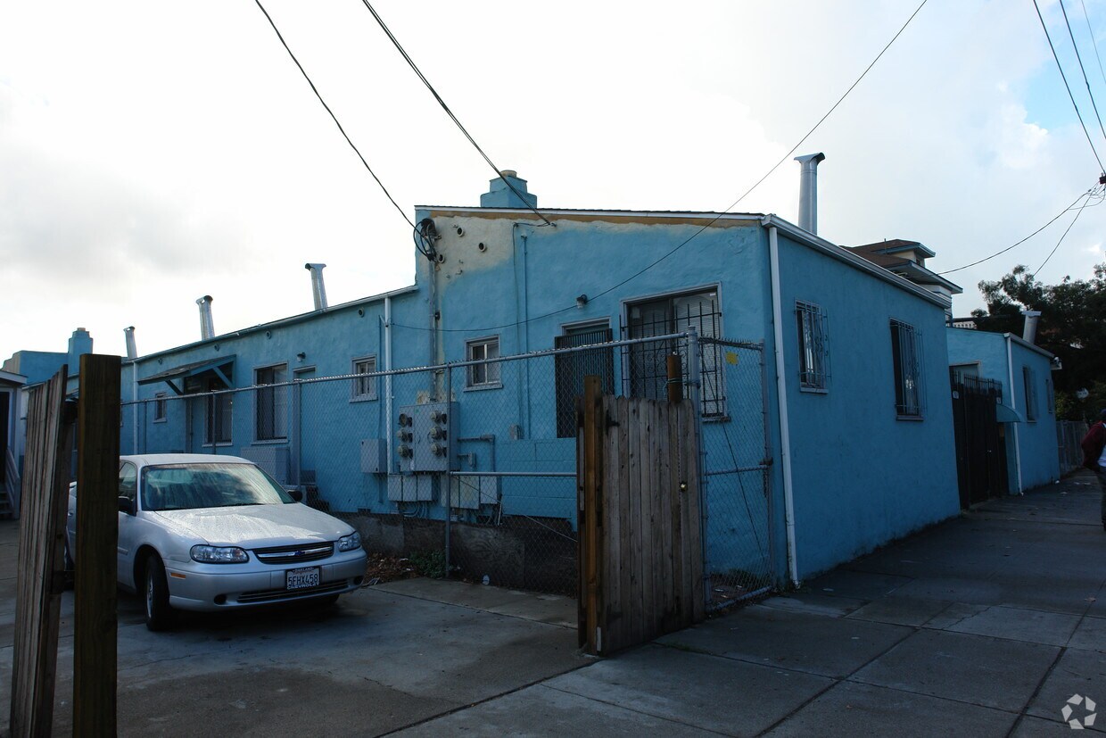 Primary Photo - 965-967 35th St