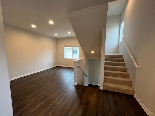 Foto del edificio - 877 Humbert Ave