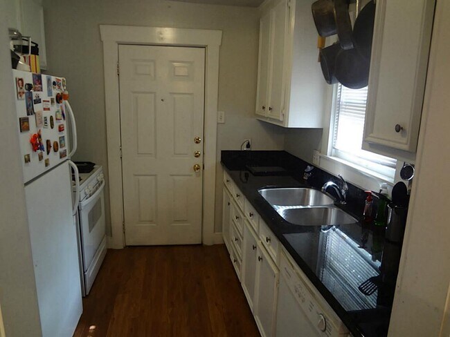 Foto del edificio - 1106 Mathis St