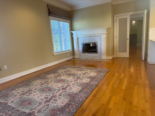 Foto del edificio - Exceptional 3 bed, 3 bath in Houghton Kirk...