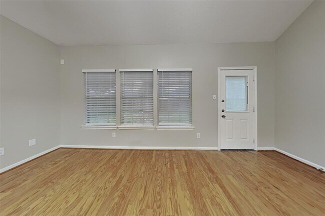 Foto del edificio - 1389 Bob White Ave