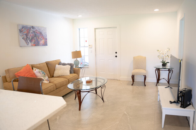 Foto del edificio - 1425 Riverside Cir