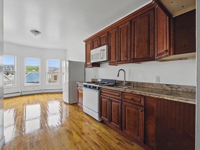 Building Photo - 308 Ege Ave