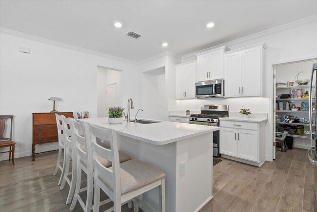 Foto del edificio - 5524 Little Path Dr