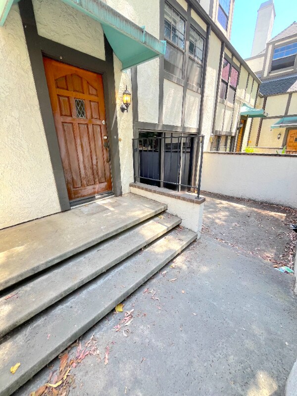 Foto del edificio - 111 E Rosewood Ct