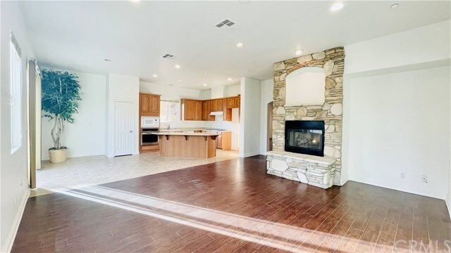 Foto del edificio - 15767 Rock Point Ln