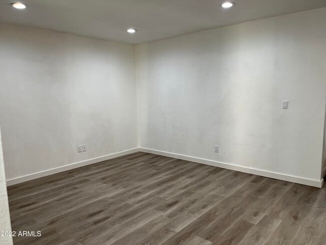 Foto del edificio - 520 N Stapley Dr