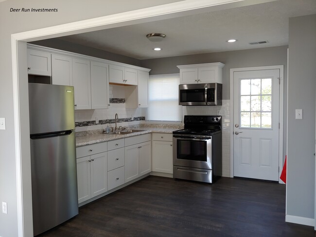 Building Photo - 255 Marchmont Dr