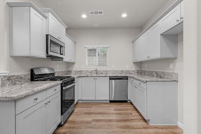 Building Photo - Wood Ranch Duplex 519