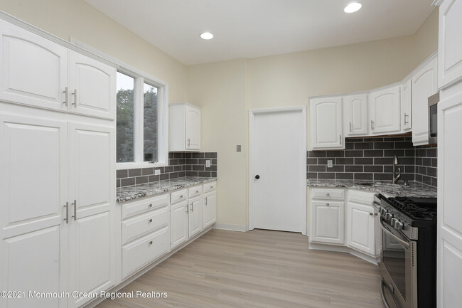 Foto del edificio - 845 Sterling Ave