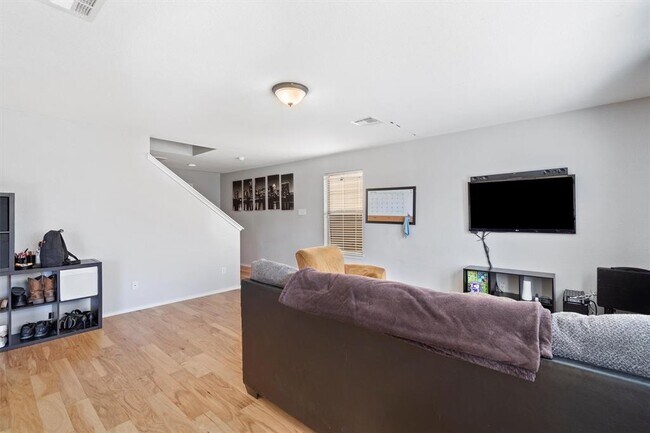 Building Photo - 2112 Perkins Pl