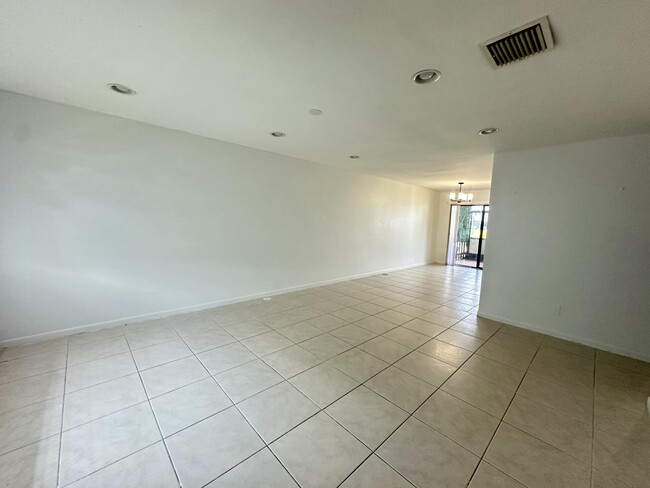 Foto del edificio - 2404 Seaside Dr