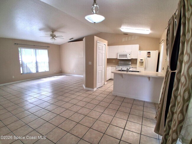 Foto del edificio - 1351 Danbury St SW