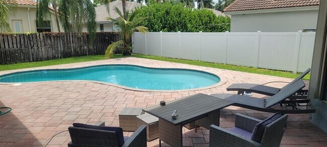 Foto del edificio - 100 NW 108th Way