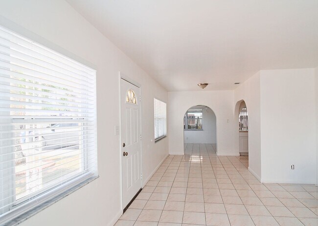 Foto del edificio - 3403 W St Louis St