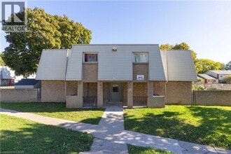Building Photo - 17 Old Pine Trail