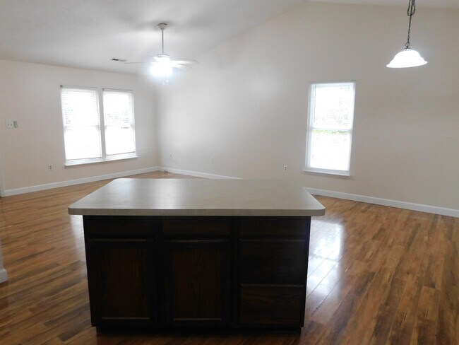 Foto del edificio - 4902 Longford Dr