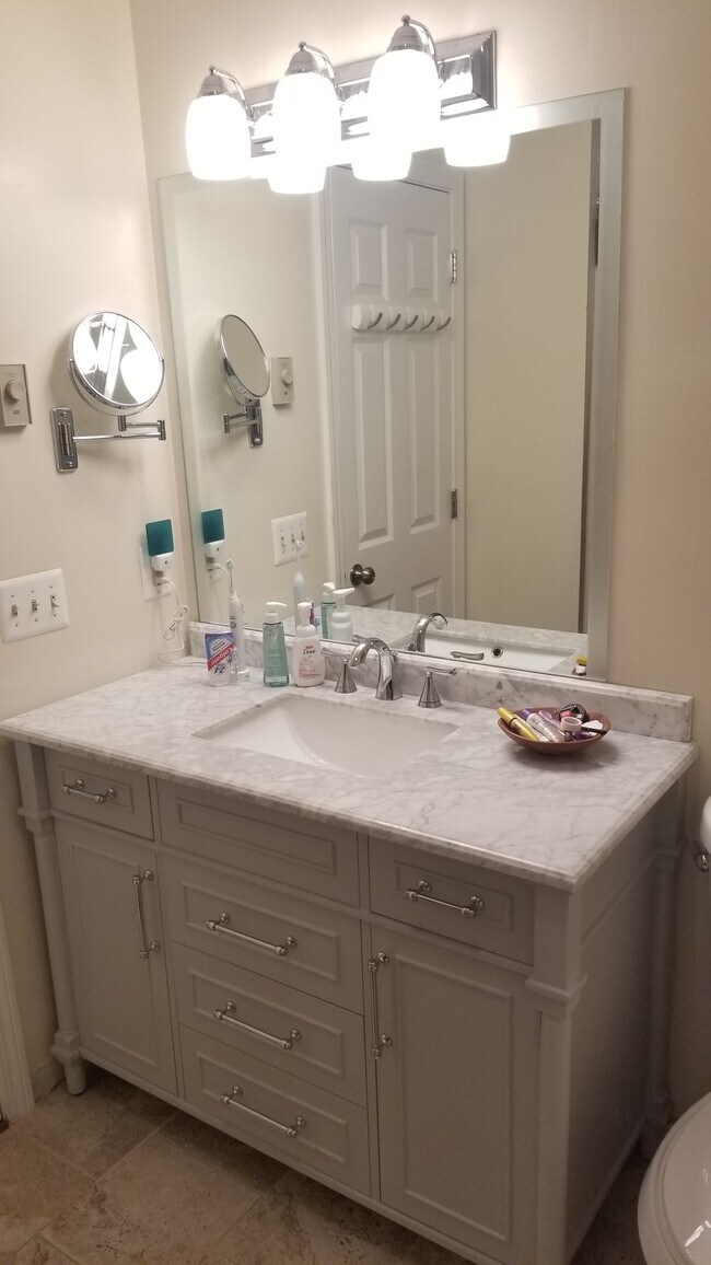 Baño completo - 292 Woodhaven Drive