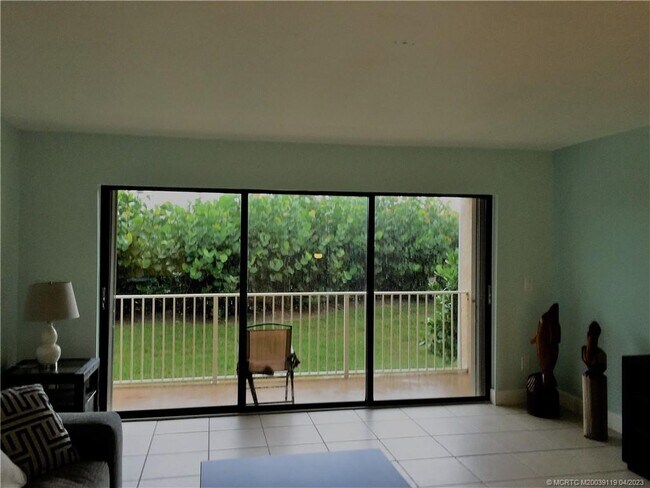 Building Photo - 11000 S Ocean Dr