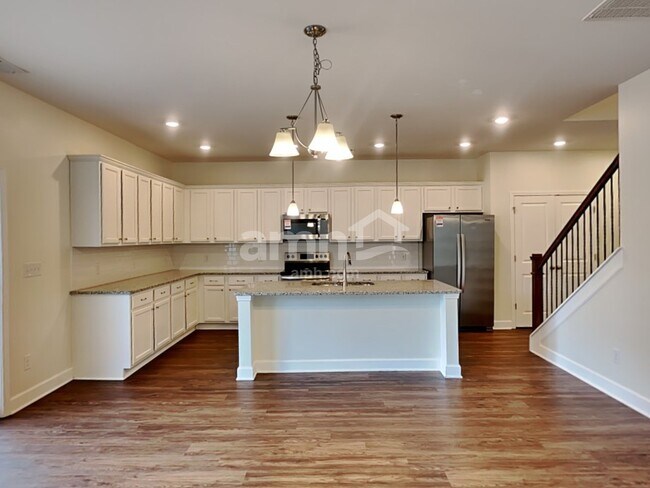 Building Photo - 4510 Tarpon Dr