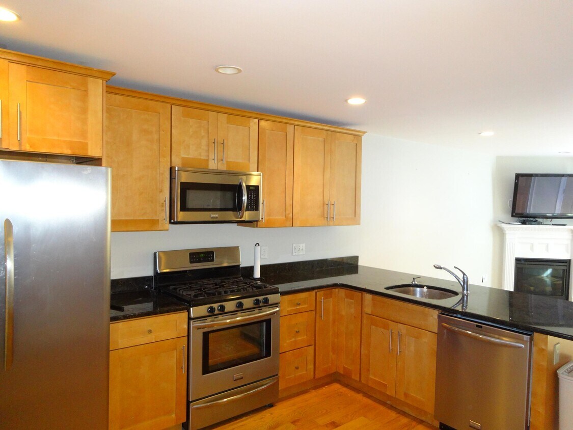 Primary Photo - 164 W 7th St