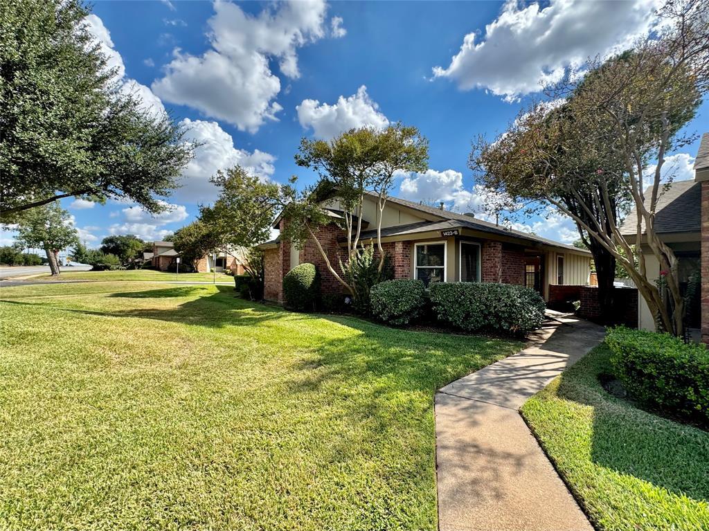 Foto principal - 1423 W Braker Ln