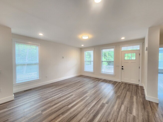 Foto del edificio - New Construction in Padgett Place-Black Mo...