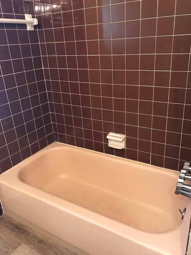 Building Photo - 1250 E 276th St