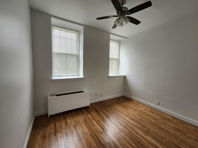 Building Photo - 3208 Villa Dr