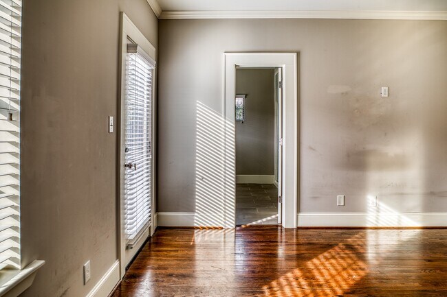 Foto del edificio - 5711 Winsome Ln