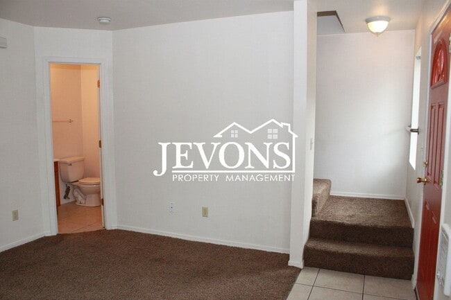 Building Photo - 309 N Naches Ave