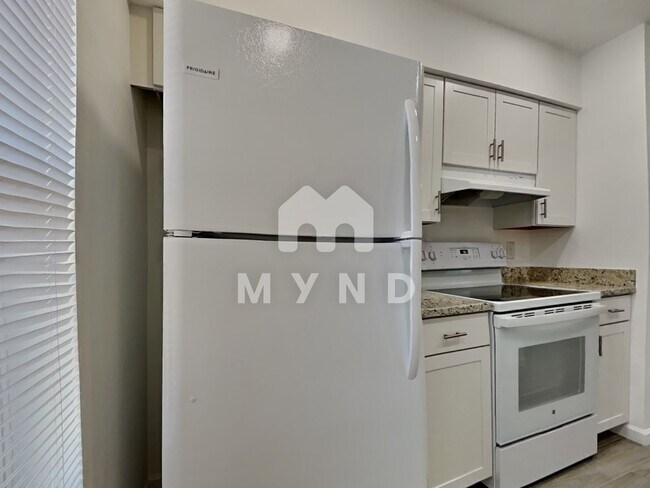 Building Photo - 6649 W Ocotillo Rd Apt 201
