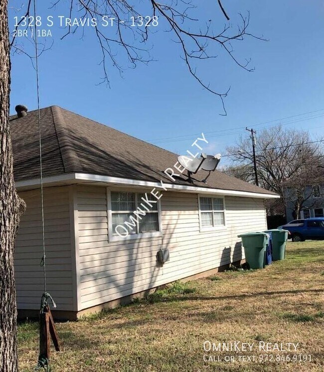 Building Photo - 1328 S Travis St