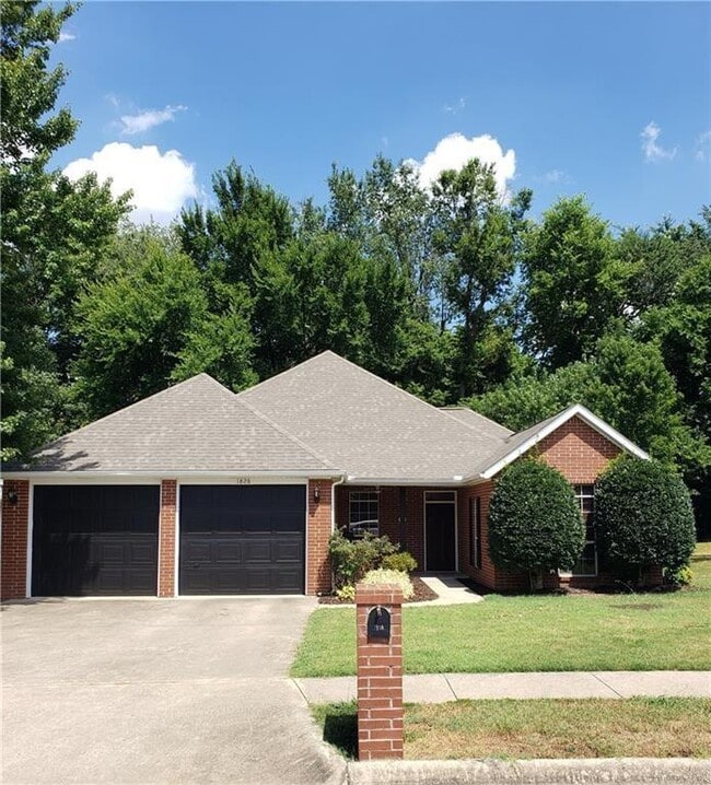 Building Photo - 1828 Hunter's Ridge