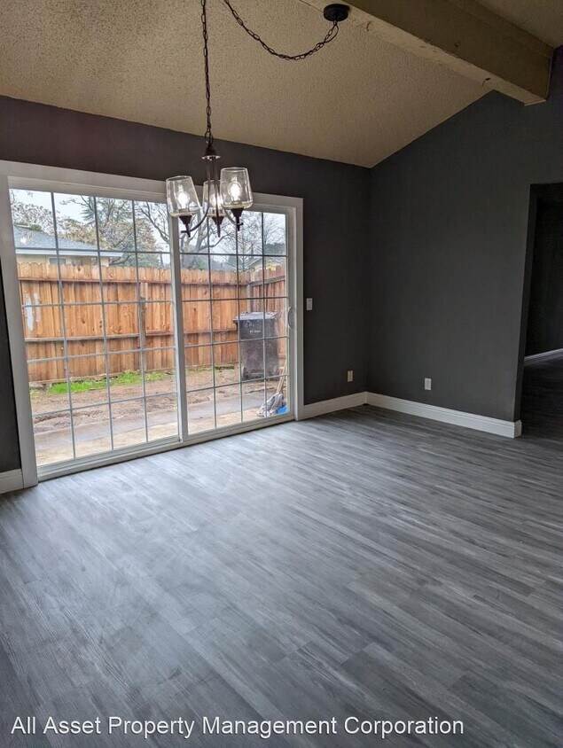 Foto del edificio - 2 br, 1 bath House - 3424 Viking Dr