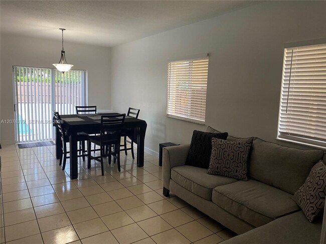 Foto del edificio - 2529 NE 41st Terrace