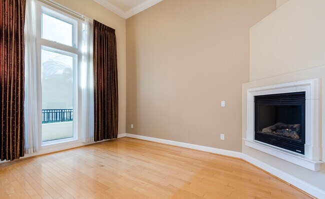 Foto del edificio - Lovely & Spacious Townhouse | High Ceiling...