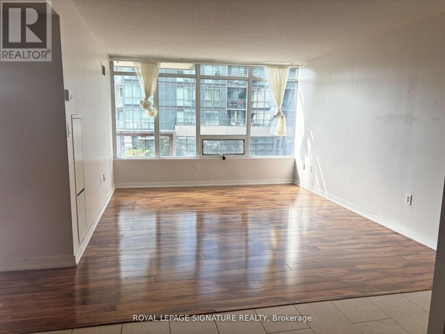 Building Photo - 15-315 Brunel Ct
